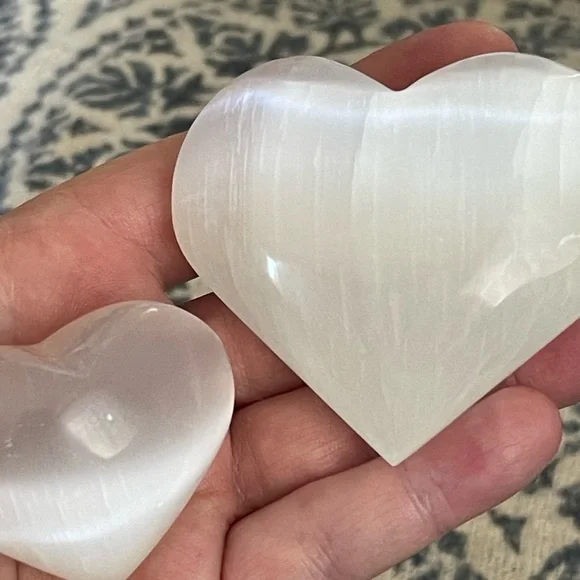 Large ✨Charged✨ Heart Selenite gemstone - Picture 3 of 4